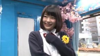 あの部屋に連れ込まれ外から丸見えか気になりながらも性行為に励む美形少女女子校生！美少女素人の無料エロ動画