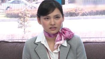 空港勤務のお姉さんが恐る恐るあの部屋に入って股を開く！素人の無料エロ動画