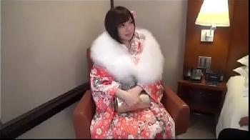 成人式を終えたばかりなのに軟派男に引っかかって挿入撮りされる新成人！巨乳お姉さん素人ハメ撮りナンパの無料エロ動画