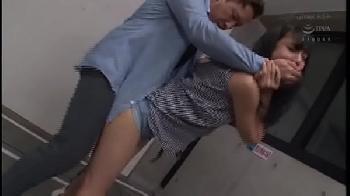 自転車で帰宅中のお姉さんを追いかけ回して捕獲→即はめ性暴行する！素人レイプ痴漢の無料エロ動画