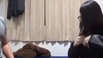 大きめのめがネがお似合いの素人娘をお持ち帰りしてカメラだらけの部屋でフアック！お姉さんナンパメガネの無料エロ動画