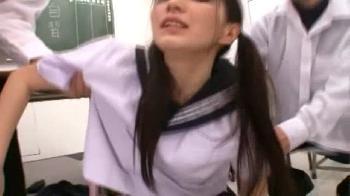 クラスメイトの男子達に拘束され特製バイブ責めされて性的凌辱される美形少女！美少女素人女子校生レイプの無料エロ動画