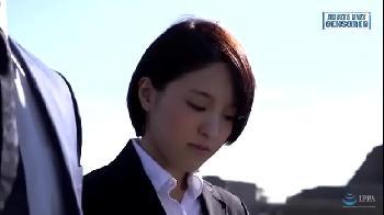 先輩男と出張先のホテルで相部屋になってしまい夜に犯される美形少女女性会社員！お姉さん素人OLの無料エロ動画