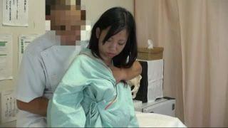 プロマッサージ師から性感帯をすんなり見抜かれ責められて欲情し性行為する素人娘！お姉さん中出しハメ撮りの無料エロ動画