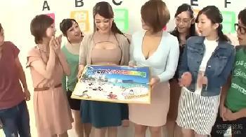 親子で行くハワイ旅行を目指して理性を失ってイケナイ行為をする親子!巨乳お姉さん素人フェラ痴女人妻近親相姦の無料エロ動画