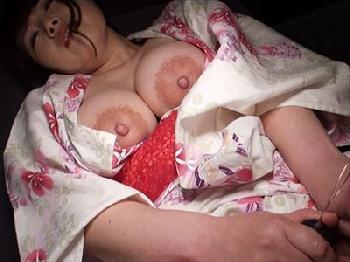 -須磨紫-夫と別居した初日に息子を放置して温泉で不貞交尾を楽しむ猥褻マダムがこちら！巨乳フェラ人妻顔射ぶっかけの無料エロ動画