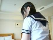 自ら中年男ペニスを舐め尽くし3人プレイSEXを楽しむ変態爆乳美形少女女子校生!巨乳美少女素人童顔3Pの無料エロ動画