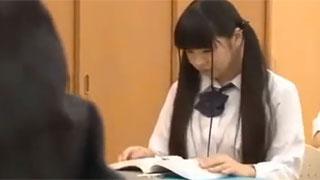 時間をストップさせて生徒の美形少女女子校生を犯する外道な教師！素人童顔の無料エロ動画