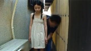 極悪男から徹底的に性調教されて感度抜群なカラダにされた美形少女！美少女素人パイパンの無料エロ動画