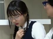 媚薬を仕込まれたのか明らかに欲情している眼鏡美形少女がめす化する!美少女素人フェラ女子校生近親相姦メガネの無料エロ動画