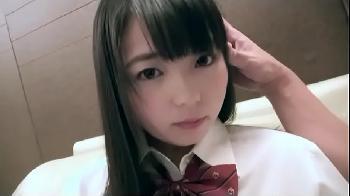 モジモジして様子がおかしい童顔美形少女女子校生は肉棒を待っていました！美少女素人フェラの無料エロ動画