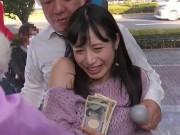 お金のチカラは絶大で優等生そうな素人娘もセクロスな事をしちゃいます！お姉さんフェラナンパの無料エロ動画