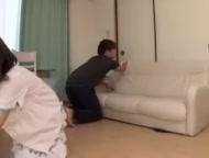 チャーミングな妹はノーブラとパンチラで兄貴を発情させペニスを舐めて責任を取ります！美少女中出し素人フェラ痴女童顔の無料エロ動...