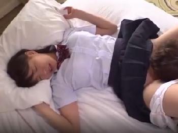 学校が終わったら近所の中年男とホテルに籠って密度の濃い精力的なフアック！巨乳美少女中出しフェラ手コキ女子校生の無料エロ動画