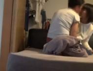 男に惚れ込んだ美形少女は盗撮されようが気にせずペニスを離しません!美少女素人童顔ナンパの無料エロ動画