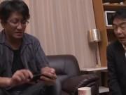 誰でもウェルカムな素人デカパイマダムは夫に見られようが他人棒で気持ち良くエクスタシーへ到達する！巨乳中出し人妻パイパンの無料...