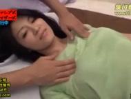 狭い車内に連れ込んだ華奢熟女マダムを脱がして挿入したらノリノリだった件!中出し素人人妻ナンパの無料エロ動画