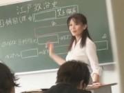 男子生徒と校内でヤッている噂の奥さん教師が隠し撮リされてしまいバレて大ピンチ！素人人妻レイプ盗撮女教師の無料エロ動画