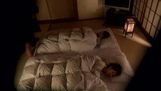 TV取材と偽って母娘に温泉旅行をプレゼントして夜間に寝取るエロエロ企画！素人人妻熟女盗撮の無料エロ動画