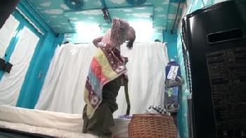 スキー場でナンパした素人娘を彼氏の目の前で寝取って穴へ挿入したまま射精しました！お姉さん中出しの無料エロ動画