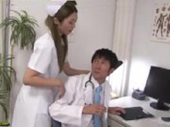 次の患者が入ってくるつかの間の間もハメたがる激エロ看護師お姉さん痴女看護婦のエロ動画