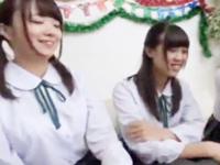 同級生と一緒にJAV鑑賞→欲情した童顔女子校生をオッサン男性器使ってハメ撮り！巨乳美少女ロリナンパのエロ動画