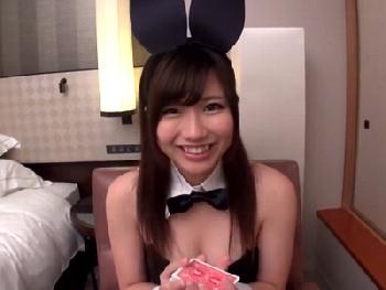 ゲームで勝てばHなことができるバニーガール！賭けが絶望的に弱すぎてヤラれ放題巨乳美少女ロリコスプレのエロ動画