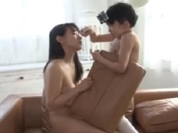 小人プロレスできそうな体格のショタにパイズリ→精液ぶっこ抜く恵体痴女！巨乳お姉さんのエロ動画