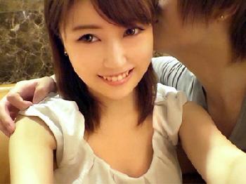 美形少女のエッチな素顔があらわになる密着ベタベタハメ撮りパコ美少女のエロ動画