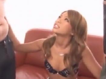 黒ギャルの吸い付くようなフェラチオに耐えきれず大量の精液発射痴女顔射ぶっかけのエロ動画