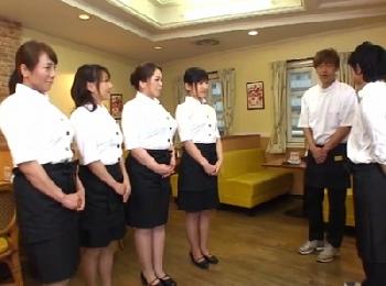 勤め先のパートおばちゃんが痴女だらけ！若い陰茎を狙った尻軽女たちと厨房でやりまくり巨乳人妻熟女3Pのエロ動画