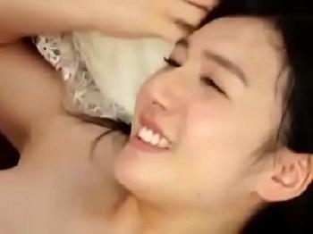 強烈かわいい女子校生と性交中に兄貴帰宅→修羅場W素人美少女顔射ハメ撮りのエロ動画