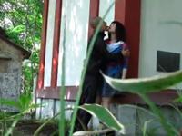 人気のない神社裏で青姦する田舎のカップル隠し撮り美少女盗撮のエロ動画