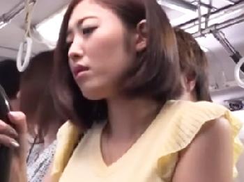 タイトなミニスカート黒パンティストッキングの美魔女のデカヒップに肉棒を擦りつけて痴漢ファック巨乳お姉さんOLパンストのエロ動...