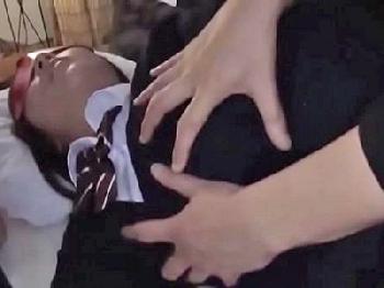 昏睡状態で連れてこられて訳も分からず中出し強姦される美形少女女子校生美少女レイプのエロ動画