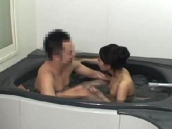 『いつもこうだもん…』いい歳して一緒に風呂に入る娘→父のイチモツに欲情してフェラチオチオ近親相姦のエロ動画