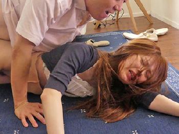 連続性的暴行魔が脱獄し目をつけた美人奥さんに溜まりきった精液を放出強姦人妻レイプのエロ動画