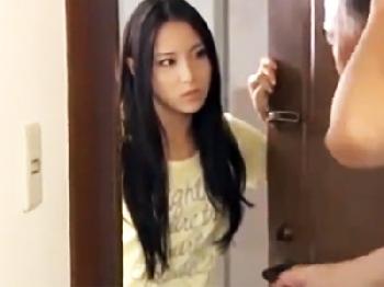 上から目線で生意気な隣人の小娘にキレたジジイが部屋に侵入して種付け婦女暴行を決行お姉さん中出しレイプのエロ動画