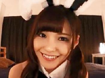 『この男性器大好きぃ！』バニーガールコスしたスレンダー美形少女が巨大ペニスで中イキアクメ美少女コスプレ顔射のエロ動画