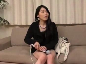 白衣の下はミニスカートートにガーターベルトの痴女が生徒を食いまくり蓮実クレアのエロ動画