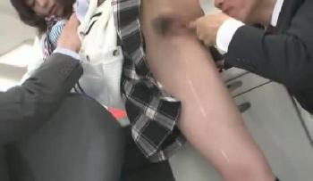 どんな状況ノーパンがバレてレイプされる女子校生W痴女のエロ動画