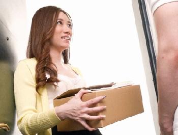 「DT…なんだ♡」それを知ってか知らずがランジェリー姿が見えるようにボクを誘惑してくるお隣さん巨乳痴女人妻童貞中出し東凛のエ...