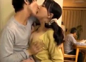 「だめ…バレちゃう…」嫁よりもエロい体の義理の母に首ったけ！嫁そっちのけで隠れて禁断姦淫巨乳人妻近親相姦羽生アリサのエロ動画