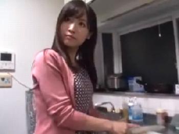 料理まで作ってくれる有能JAV嬢と恋人気分でアツアツSEXまで巨乳お姉さんのエロ動画