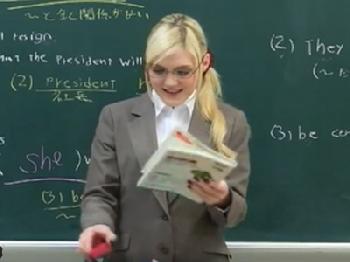 外国人英語教師がこっそり生徒と学園ファック巨乳お姉さん女教師めがねのエロ動画