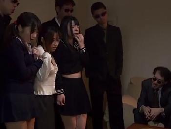 「いや…こんなの…」美人姉妹と母ちゃんまでも首輪を付けられてスペルマ便器となった一家女子校生美少女人妻レイプ乱交のエロ動画