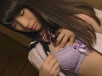 清潔感のある美形少女女子校生を食い物にしてハメ撮りセックス！美少女パイパンのエロ動画