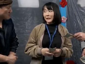 マジックミラー号ロケ前日にお金を渡されてテストハメされてしまう新人巨乳ADお姉さんOLのエロ動画