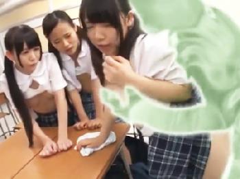 放課後の童顔カワな女子校生に透明人間が襲い掛かってペニ棒ハメ放題美少女ロリ痴女顔射フェラ乱交のエロ動画