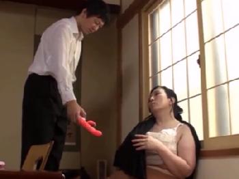 肉感たっぷり我儘BODY好き必見！息子に様々な一人エッチ道具が見つかり近親中出し展開巨乳人妻近親相姦オナニー藤木静子のエロ動...